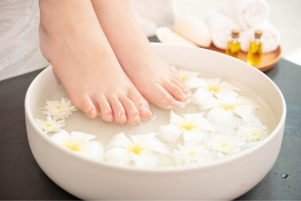 vecteezy_closeup-view-of-woman-soaking-her-feet-in-dish-with-water_8497300