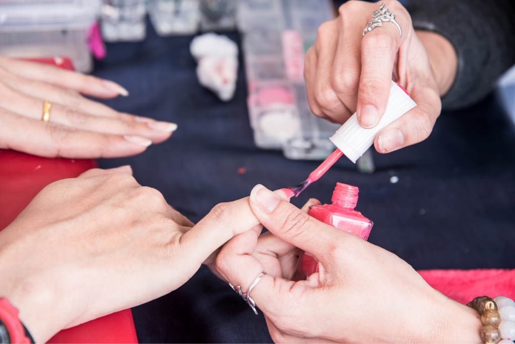 vecteezy_manicure-nail-paint_4694702